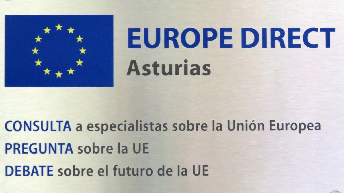 Placa de la oficina de Europe Direct Asturias.