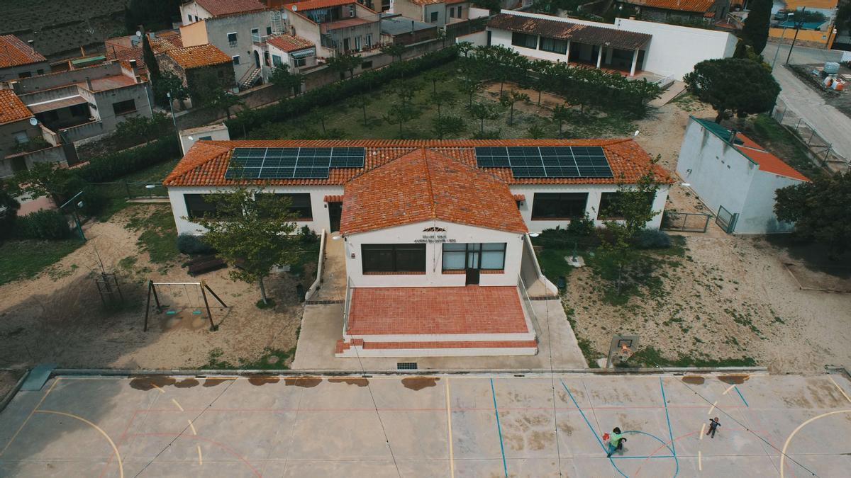 Instal·lació de plaques solars a l'escola d'Espolla