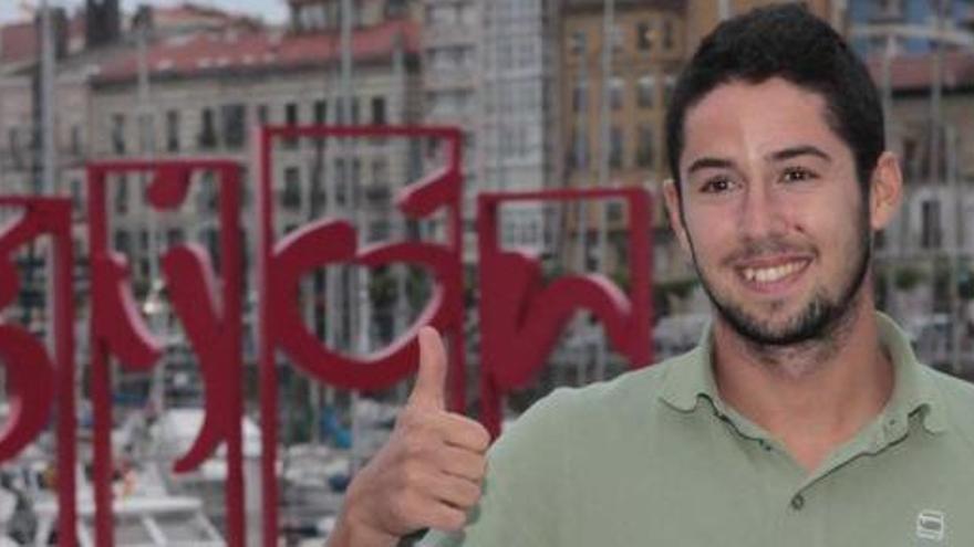 Hugo Fraile, ayer, junto al puerto deportivo de Gijón. | marcos león