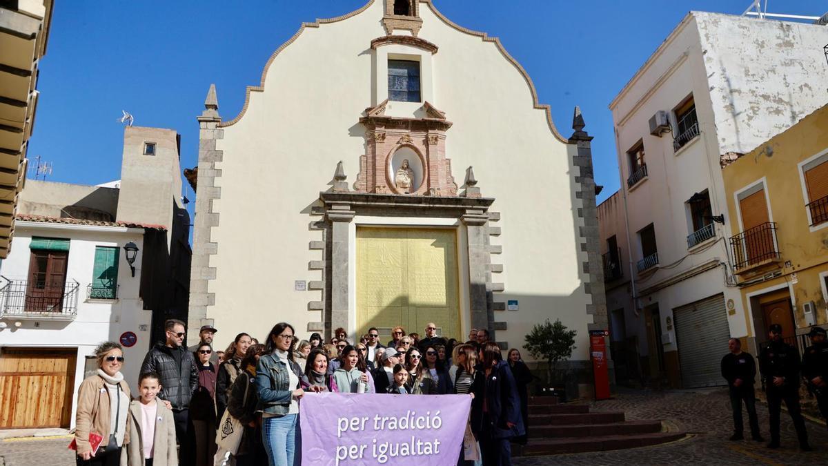 Las mujeres reclaman su inclusión en la Semana Santa de Sagunt