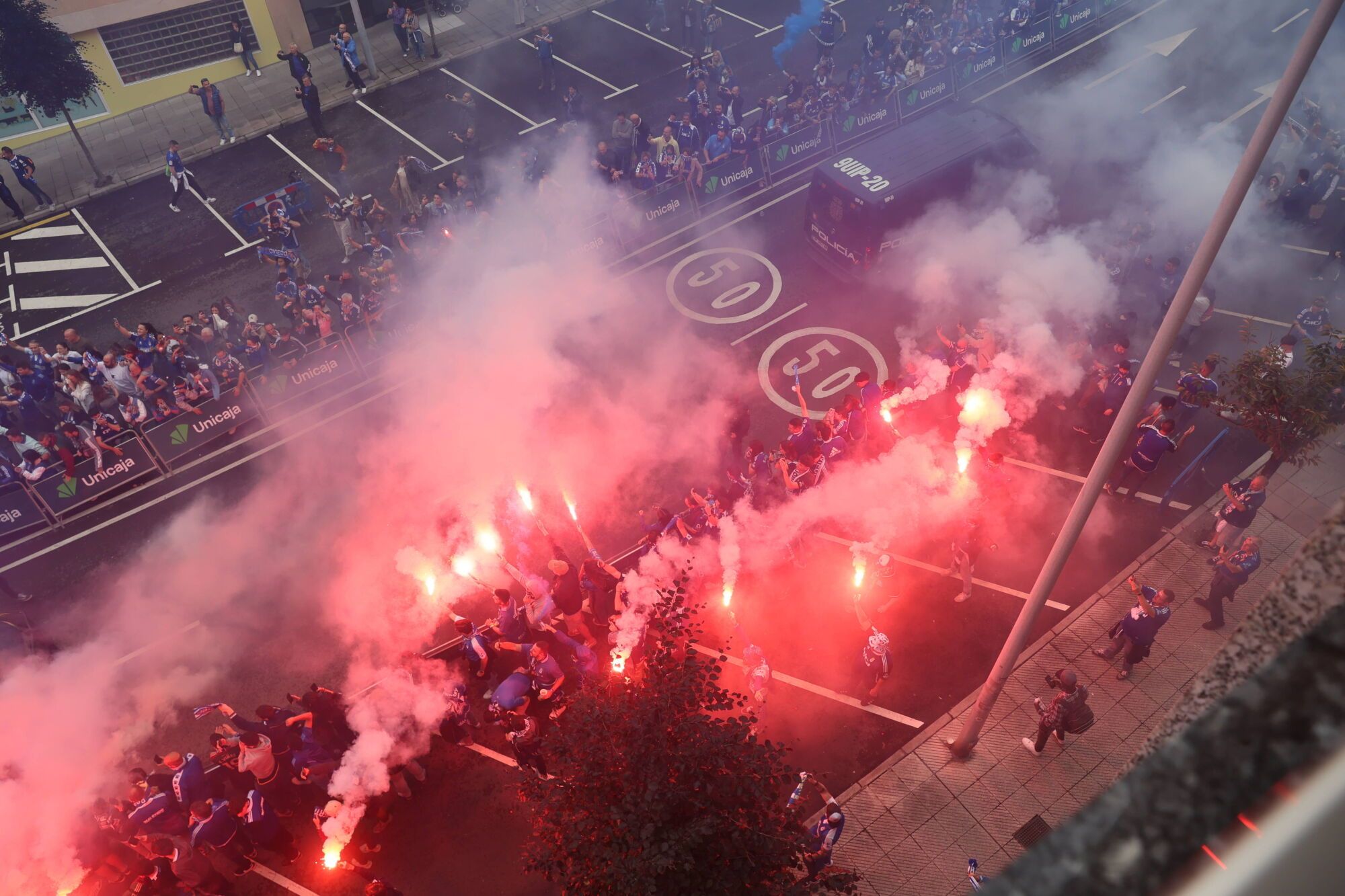 Así fue el recibimiento de la afición al Real Oviedo y toda la previa del último partido de la temporada