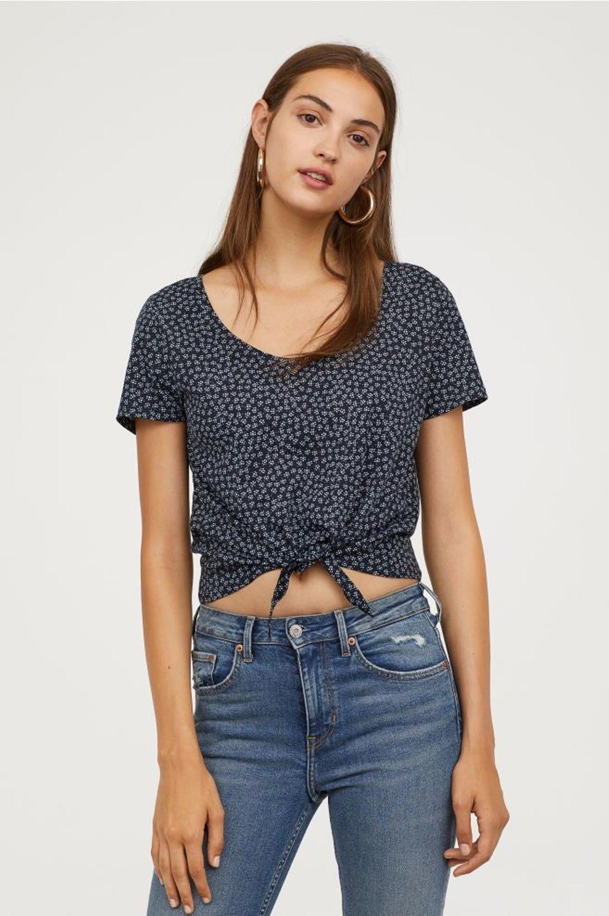 Camiseta anudada de H&amp;M (Precio: 2,99 euros)