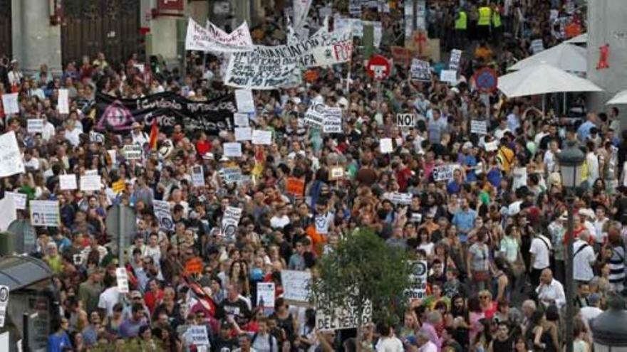 Centenares de personas participan en la manifestación laica en Madrid