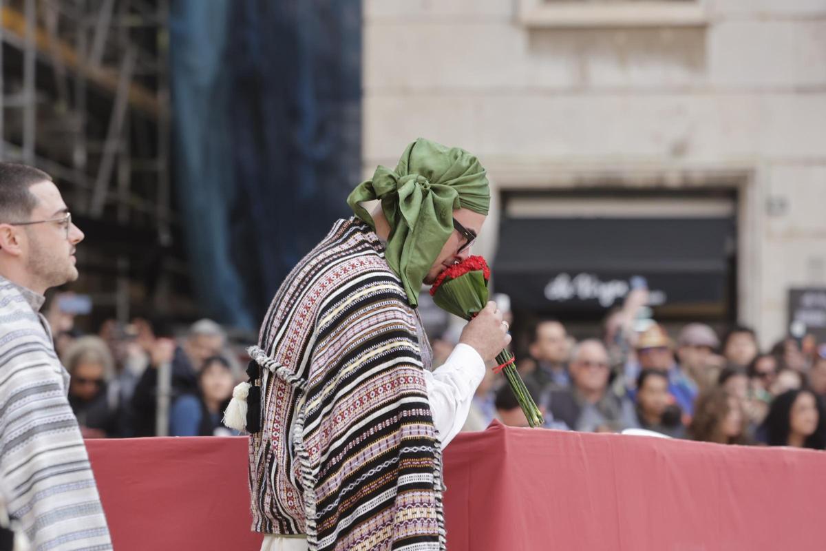 Todas las fotos de la ofrenda del 18 de marzo por la calle San Vicente hasta las 18:30 horas Todas las fotos de la ofrenda del 18 de marzo por la calle San Vicente hasta las 18:30 horas