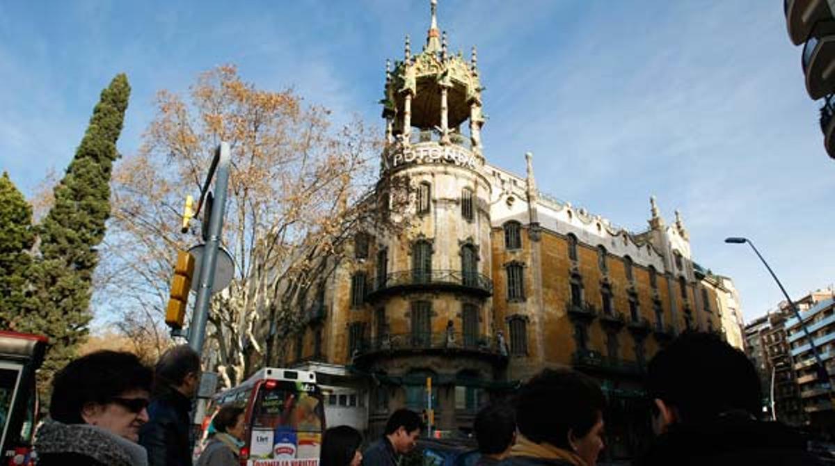 Una visita al edificio Rotonda, en diciembre del 2010, de la mano del arquitecto Alfonso Arribas, encargado del nuevo proyecto.