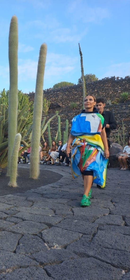 Presos de la cárcel de Tahiche participan en un desfile de moda con los diseños que han creado