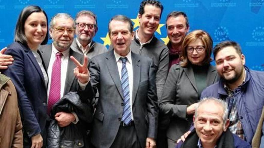 Algunos alcaldes de l&#039;Horta, con el presidente de la FEMP.