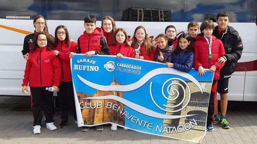 Expedición del Club Benavente Natación.