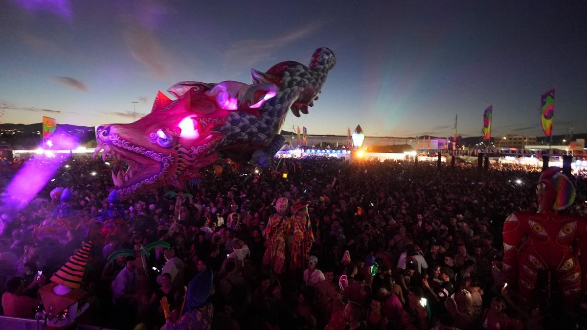 FOTOS | Elrow Mallorca XXL Winamax congrega a miles de personas en Son Fusteret