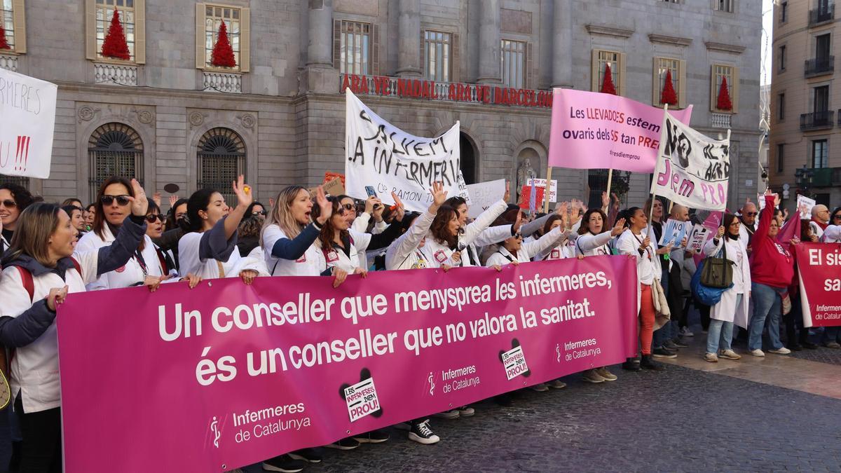 Participants de la manifestació convocada pel sindicat Infermeres de  Catalunya el darrer dimarts.