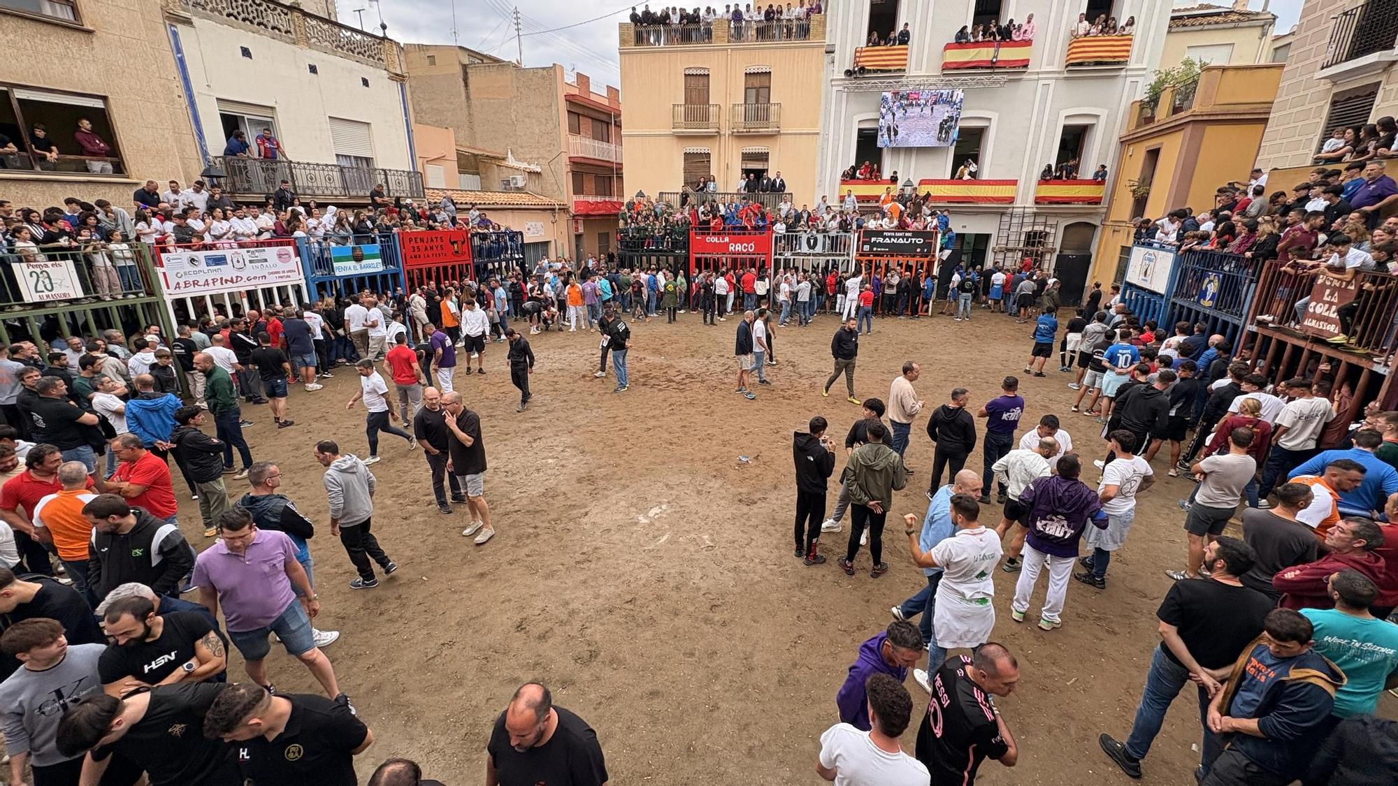 Galería de fotos de la penúltima tarde de toros de las fiestas del Roser en Almassora