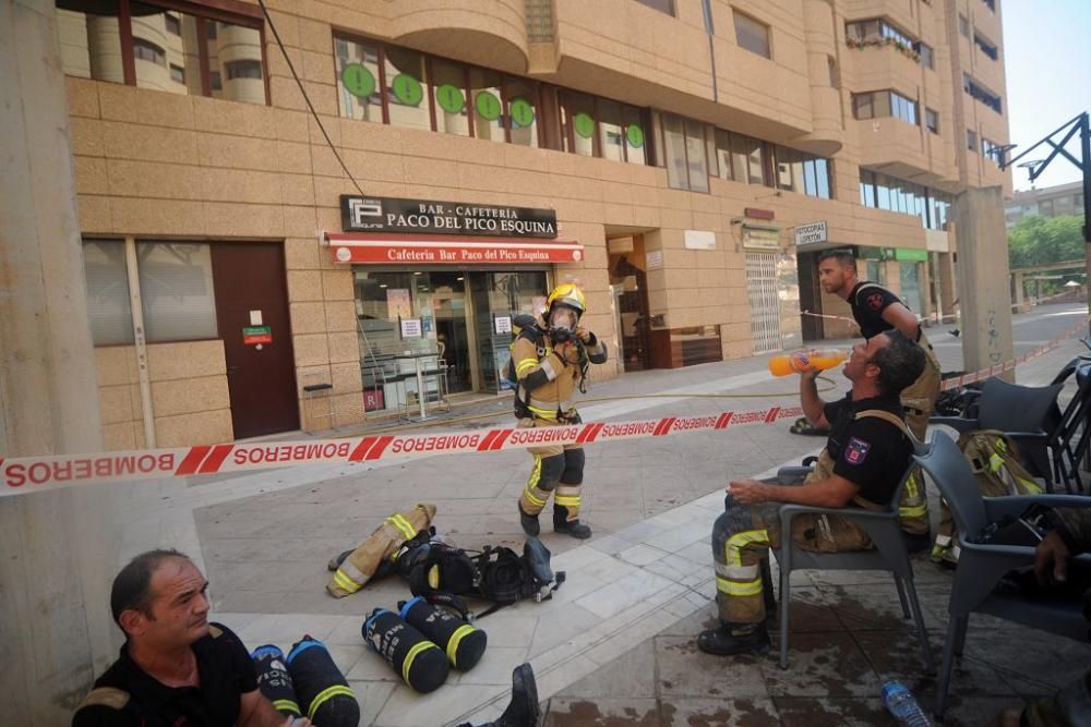 Los bomberos de Murcia, luchando contra el fuego c