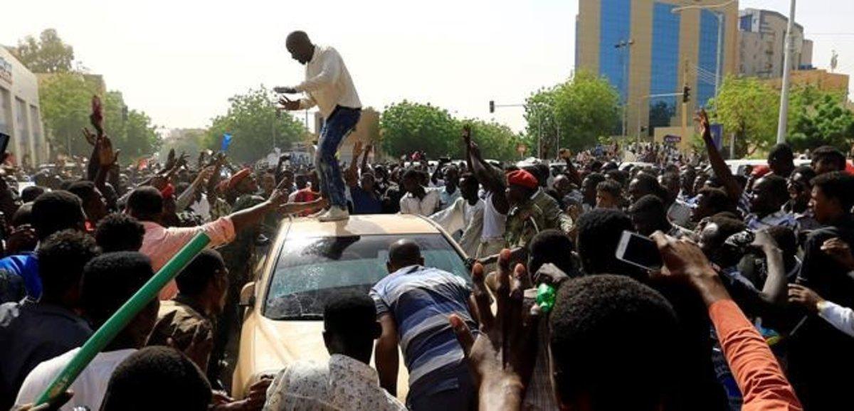monmartinez47725870 sudanese demonstrators block the vehicle of a military offic190412110921