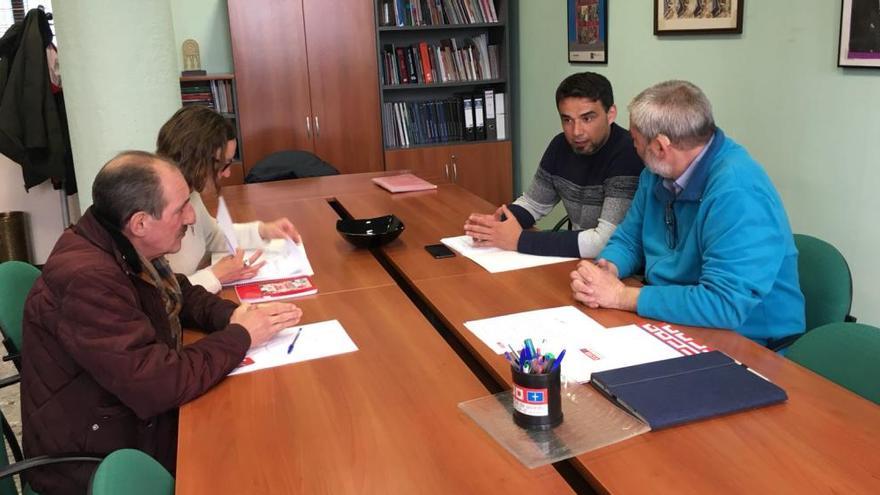 Un instante de la reunión mantenida entre IU y CCOO esta mañana.