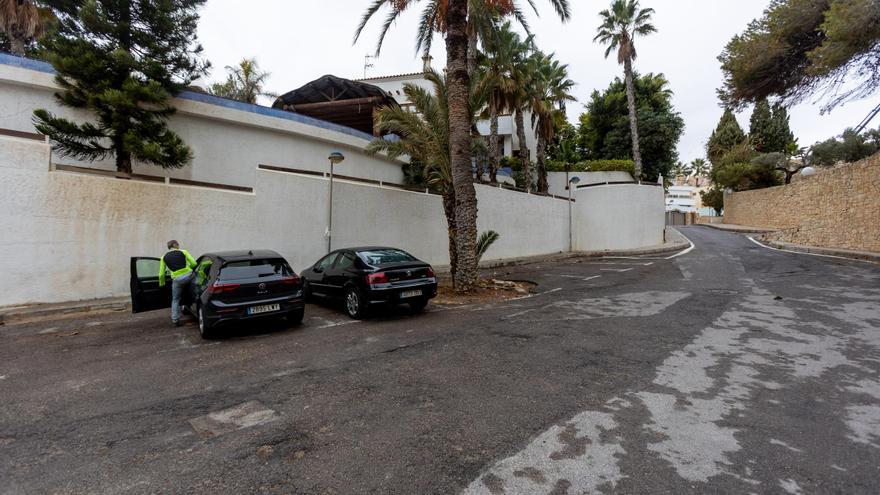 Un aparcabicis en Cala Palmera de Alicante, &quot;inviable&quot; para el Ayuntamiento pese a que hay ocho plazas para coches