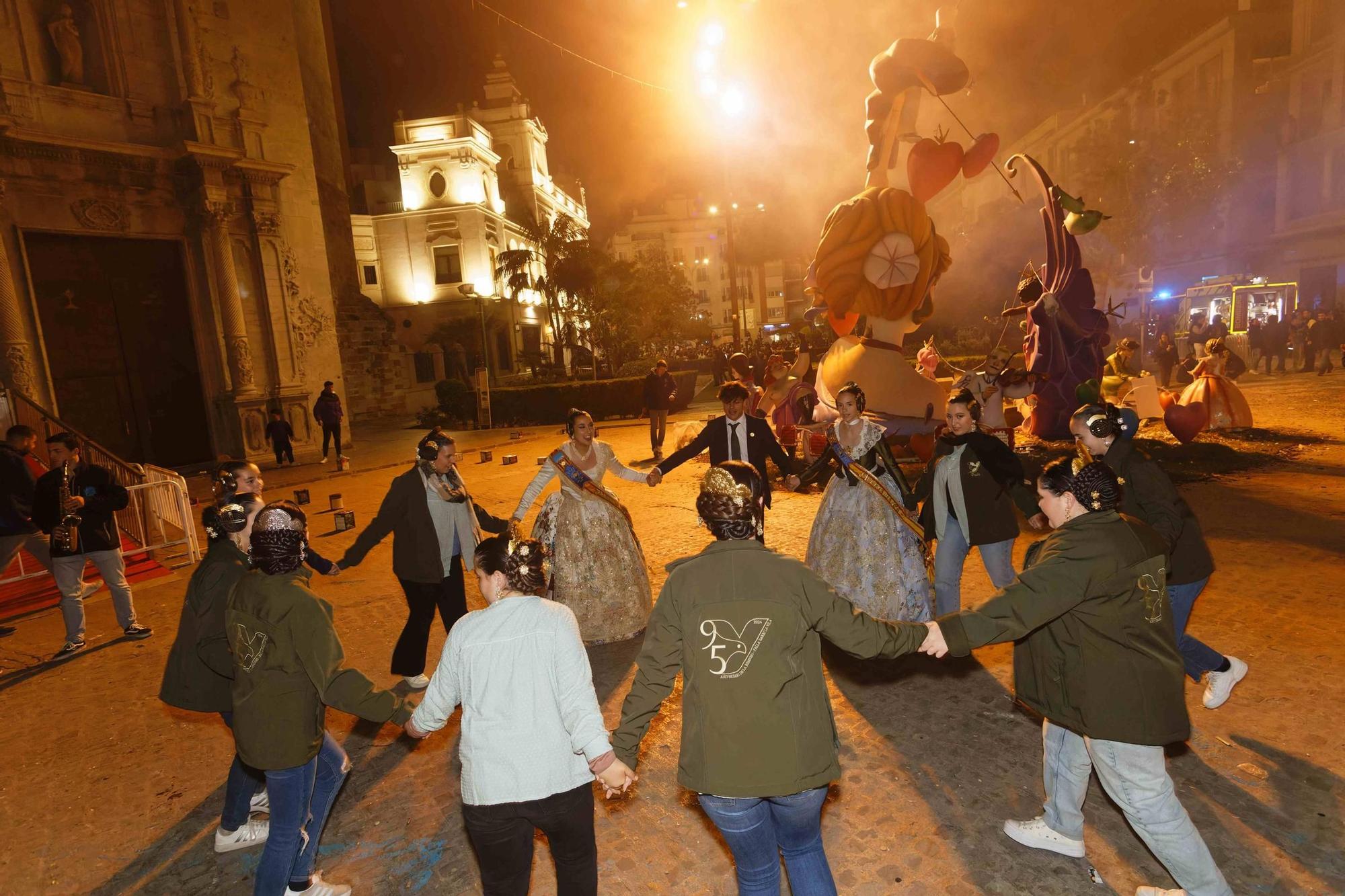 Galería de fotos de la 'cremà' de las Fallas de Burriana 2024