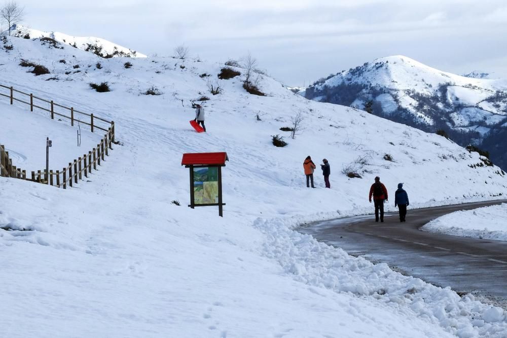 Nieve en la zona de Viapará, en Riosa