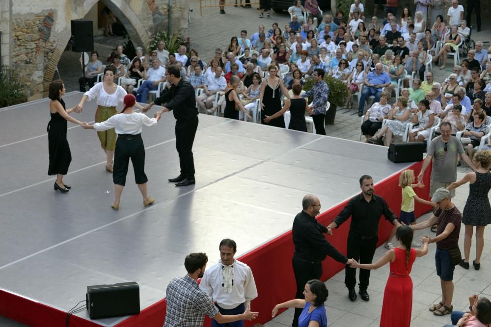 Imatges de la representació a la Plaça Gran