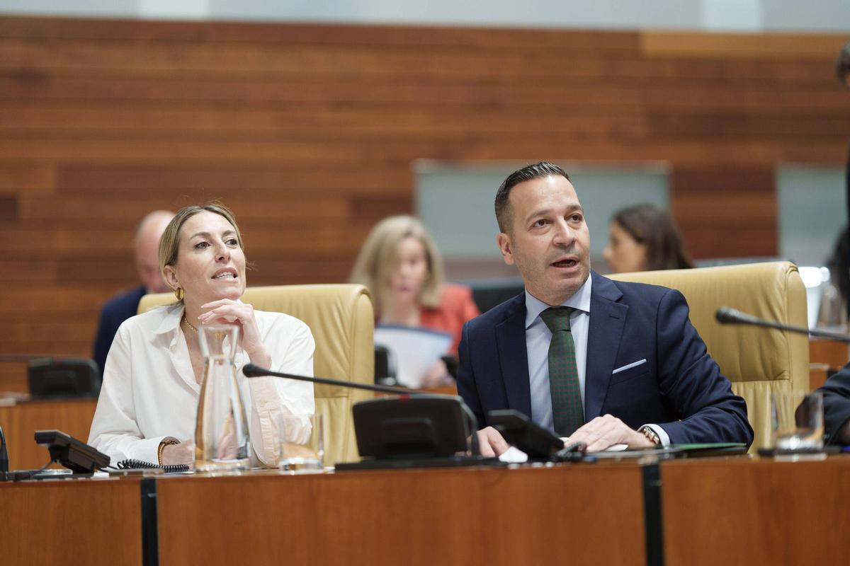 Fotogalería | Primer pleno de la nueva Legislatura en la Asamblea de Extremadura, en imágenes