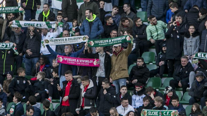 Aficionados del Elche, durante el último encuentro en casa frente al Extremadura