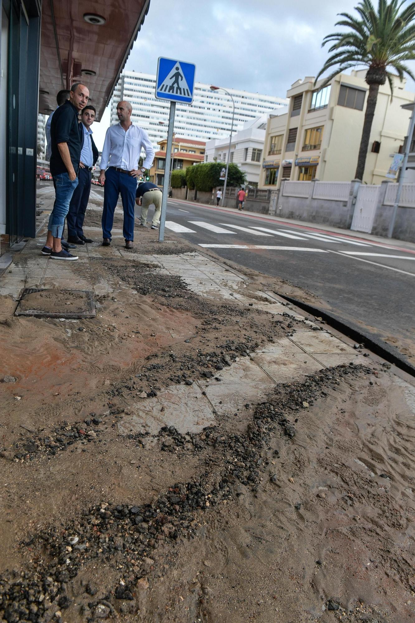 Rotura de tubería en la calle León y Castillo