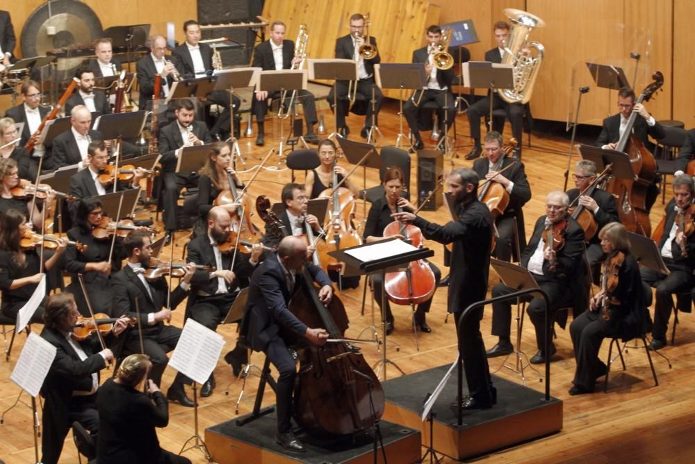 Diego Zecharies acompaña a la Orquesta Sinfónica