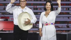 El Perú escull el "mal menor" entre Keiko Fujimori o Roberto Sánchez