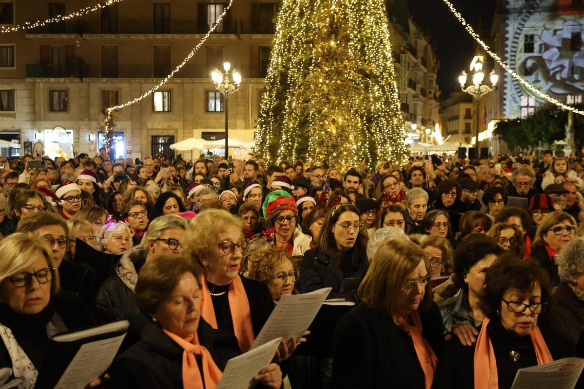 Llenazo en Valencia antes del primer fin de semana de Navidad