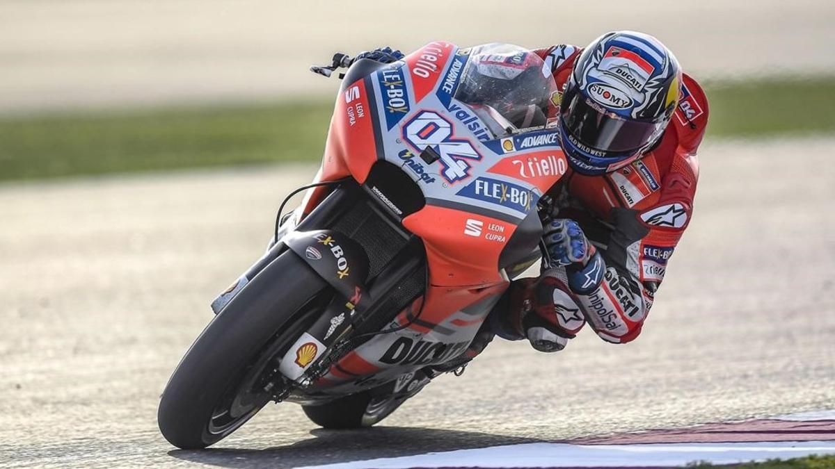 Andrea Dovizioso, satisfecho con su nueva Ducati 'Desmosedici'.