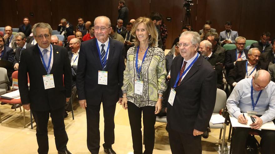 Garmendia junto al alcalde, el rector y el director del Parque Tecnológico.