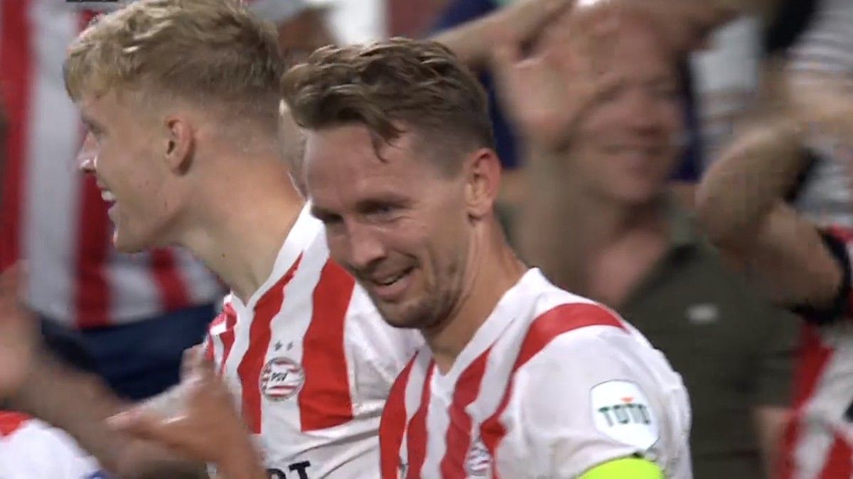 Luuk de Jong celebra su gol ante el Mónaco