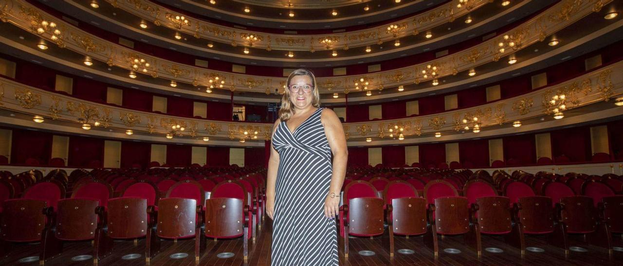 La consellera insular de Cultura, Bel Busquets, ayer en el Teatre Principal de Palma
