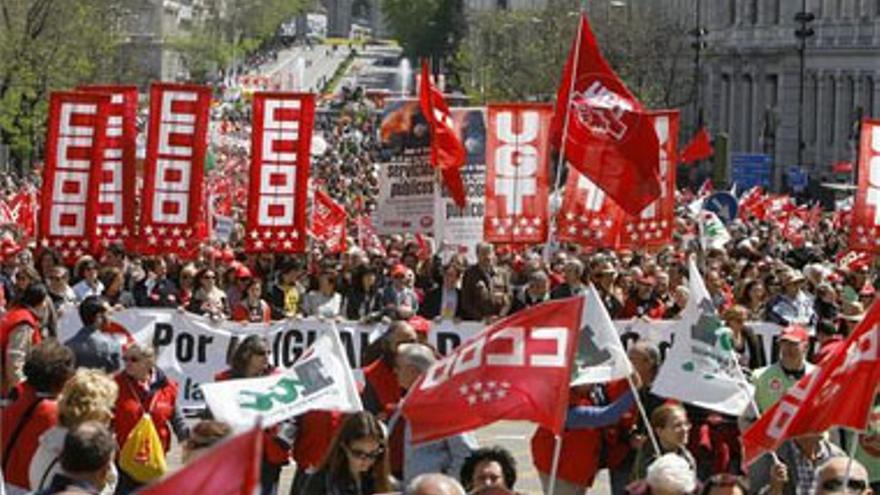 CCOO y UGT presionan al Gobierno para que suba el SMI hasta 850 euros