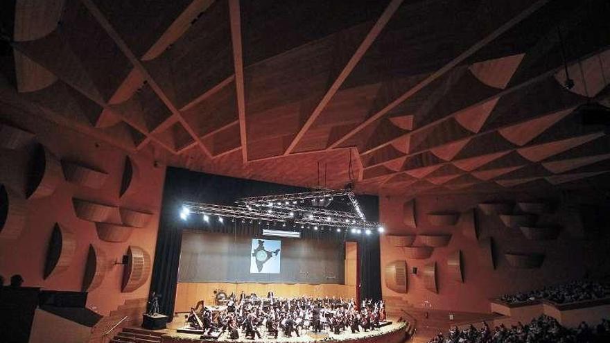 Ainhoa Arteta, Juan Jesús Rodríguez y Marianne Cornetti cantan por India