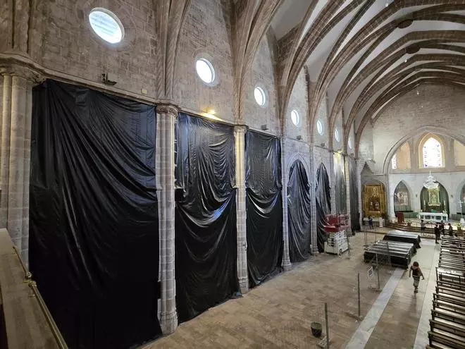 Comienzan en la Colegiata de Gandia las obras que evitarán el salitre en los muros y la caída de cascotes