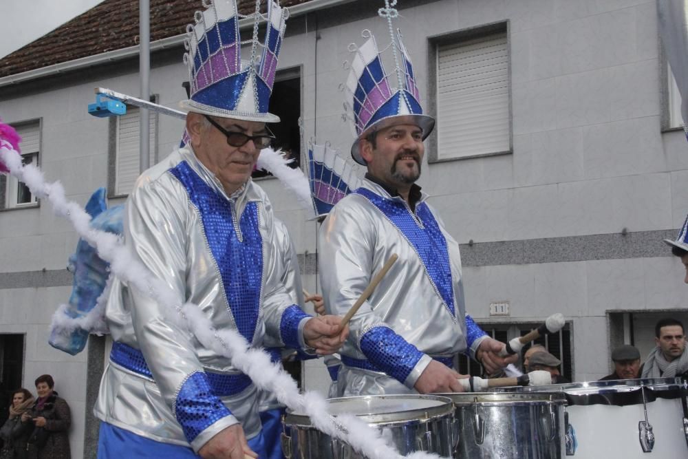 San Xulián pone el definitivo broche final al carnaval y celebra los 25 años de Os da Caña