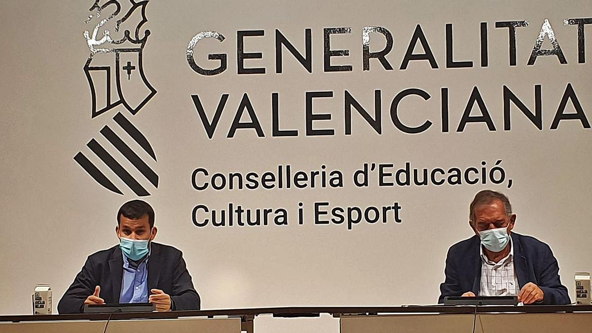 El conseller, Vicente Marzà, y el secretario autónomico, Miguel Soler.