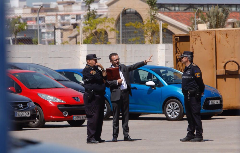 Desalojo del concesionario de coches que impide acabar Parque Central