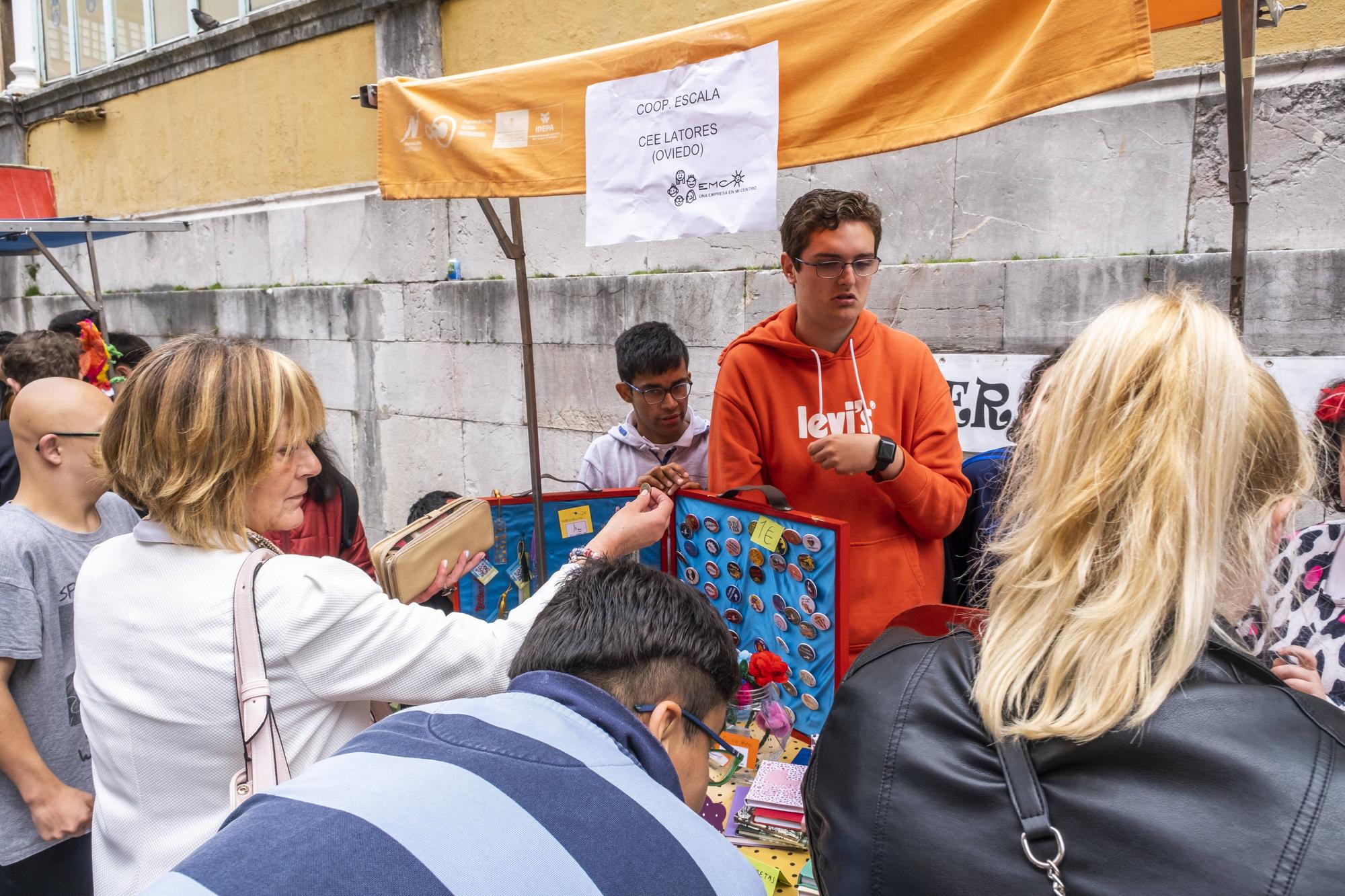 En imágenes: Mercados de Cooperativas y Asociaciones Educativas Asturianas en el Fontán