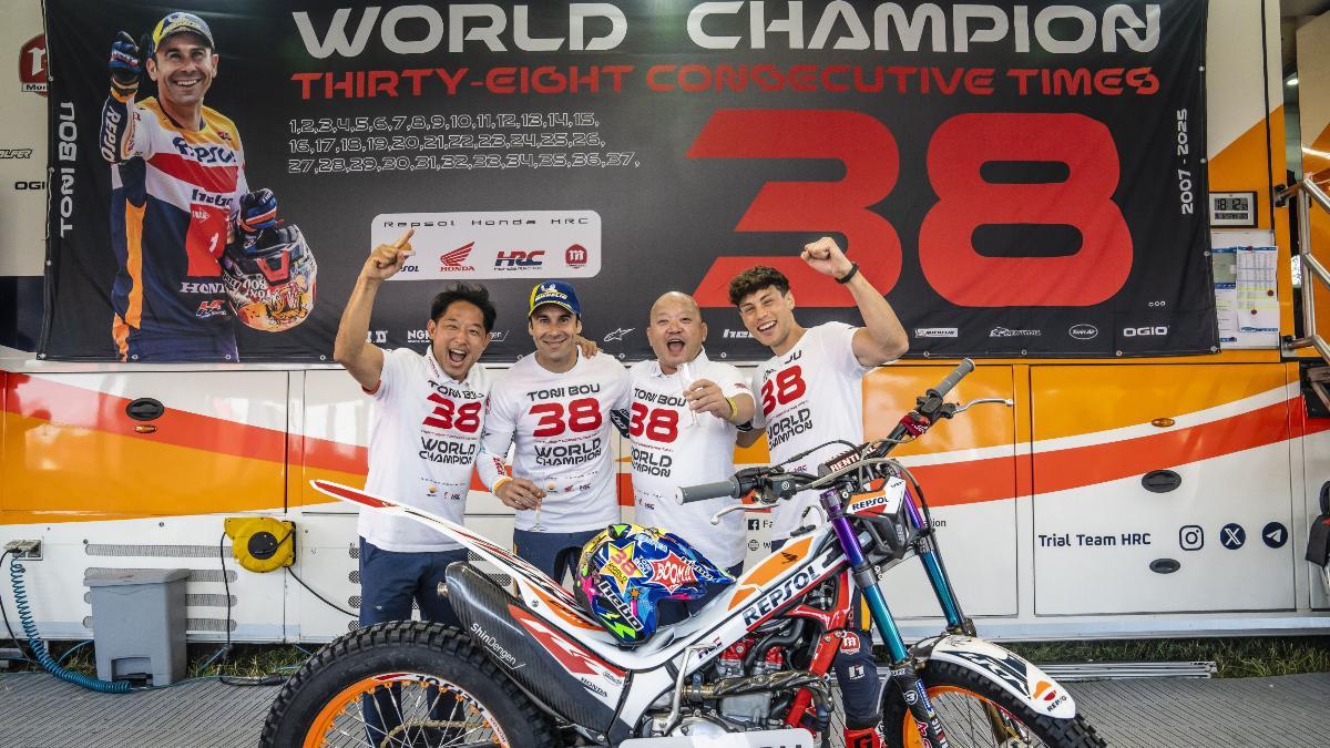 Toni Bou celebró en Gran Bretaña su 38º título mundial de trial