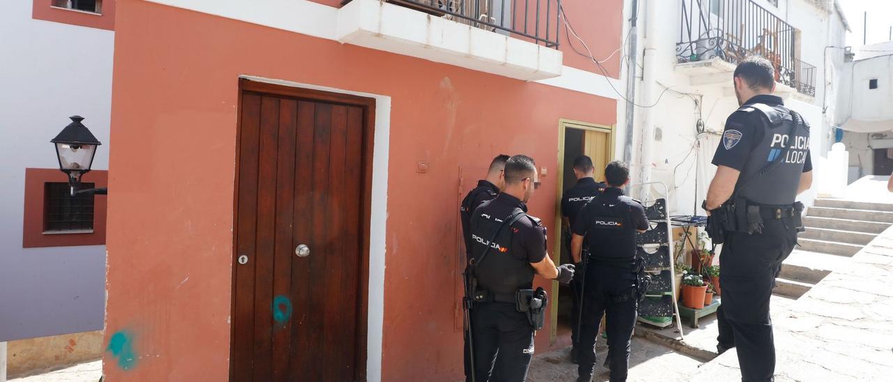 Desahucio de una familia con tres hijos en Ibiza.