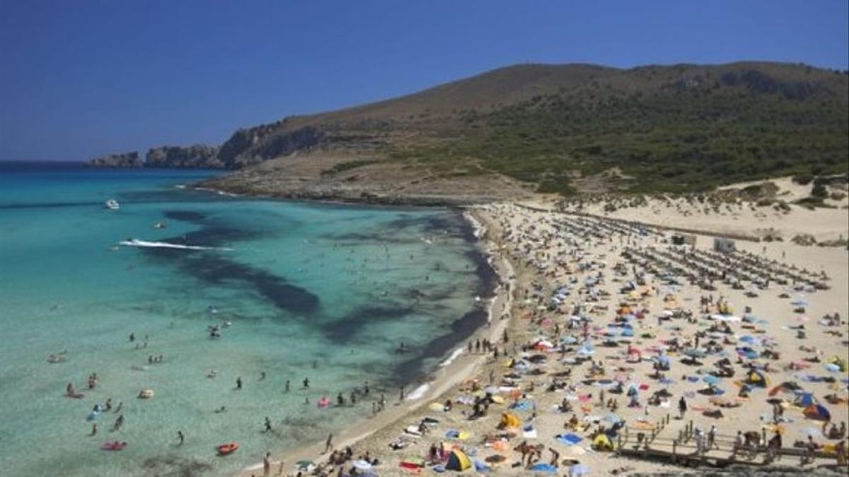Un llamp mata dos banyistes en una cala de Mallorca