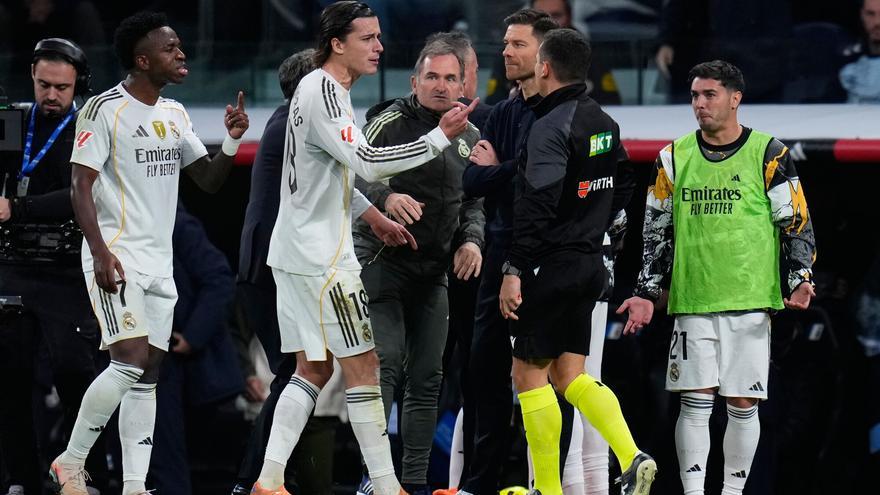 Lo que no se vio del Madrid - Celta: el “no me jodas” de Xabi Alonso, el impotente "echadle huevos" y el “luego lloráis” de Carvajal