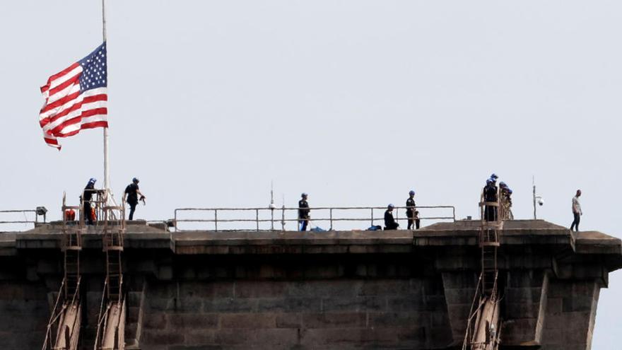 La operación policial en el Puente de Brooklyn.