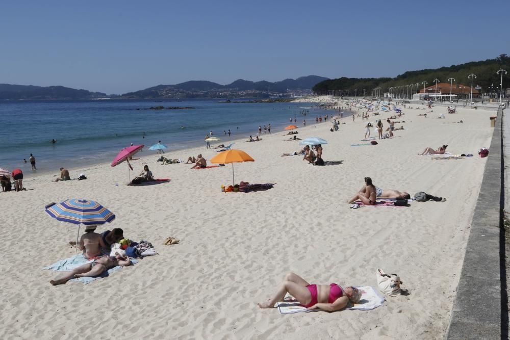 Las playas de Vigo y Panxón registraron una notable asistencia por la tarde