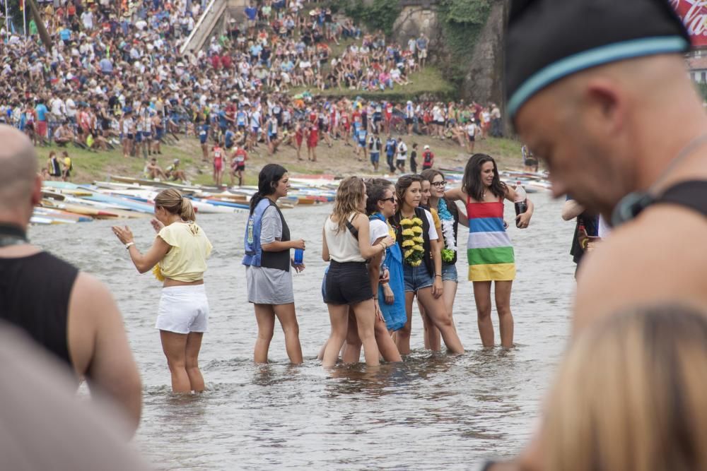 Ambiente festivo en el Descenso del Sella