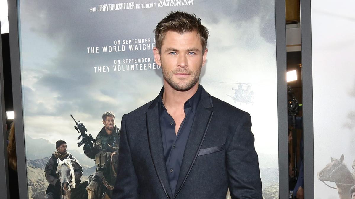 Chris Hemsworth se deja bigote