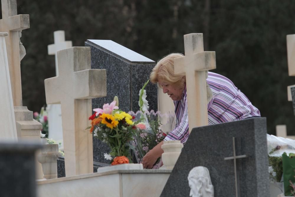 Preparativos del Día de Todos los Santos en el Cem