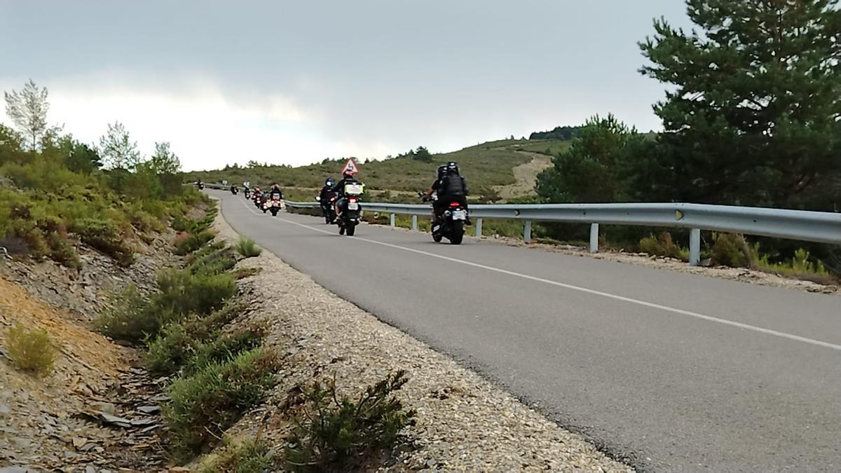 Entre lluvia y motos clásicas: así arranca la concentración internacional del Lago de Sanabria