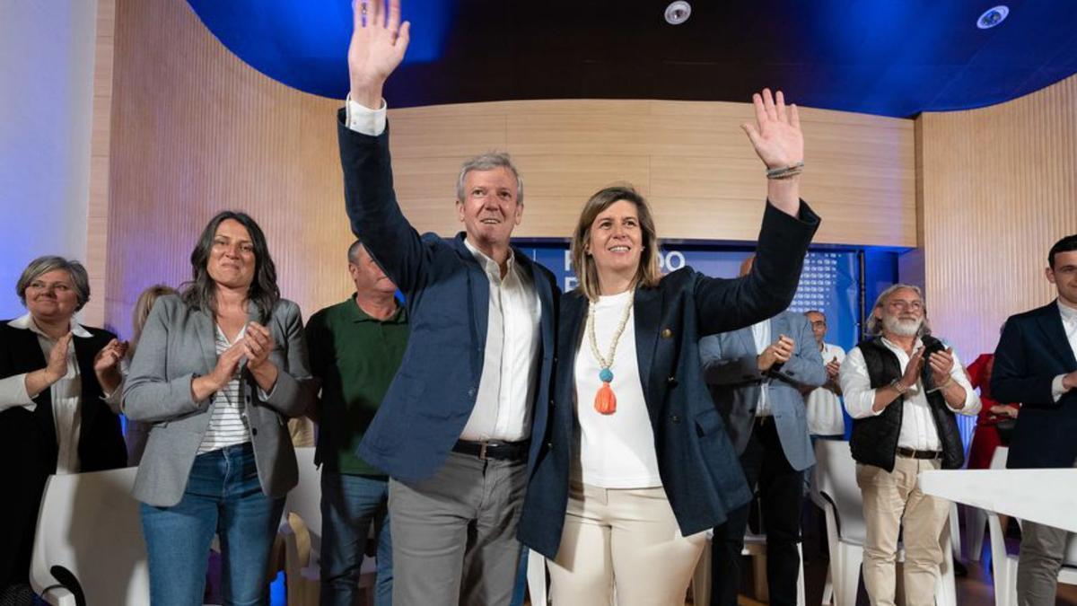 Cecilia Vázquez candidata a la alcaldía de Betanzos por el PPdeG, en la presentación de la candidatura junto a Alfonso Rueda